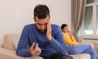 Image article le rôle de l'huissier dans la constatation mariage gris.webp