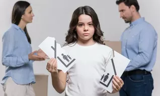 article enlever garde enfant à une mère ou père.webp