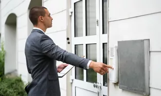 image article passage d'un huissier en mon absence