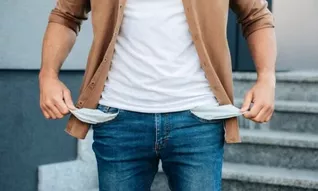 photo article une personne non solvable me doit de l'argent